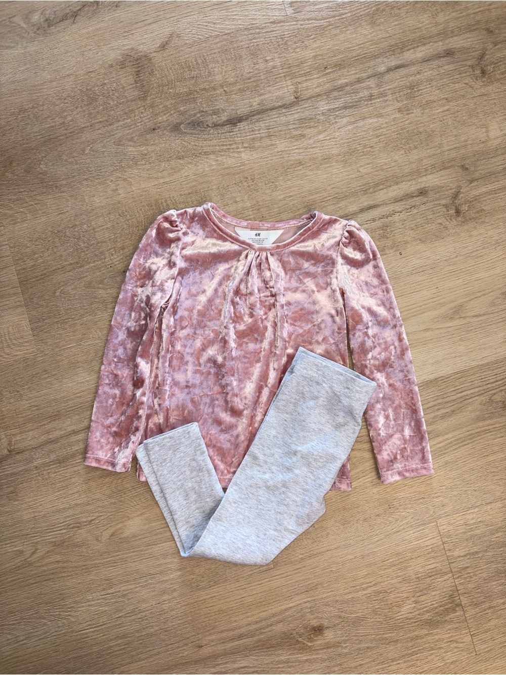 H&M Girls Pink Velvet Top with Grey George Leggings 3/4